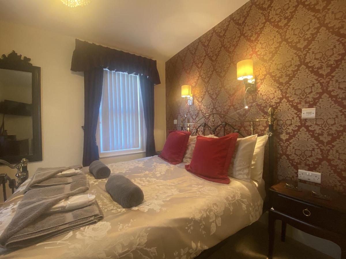 The House Luxury Super Mare *
