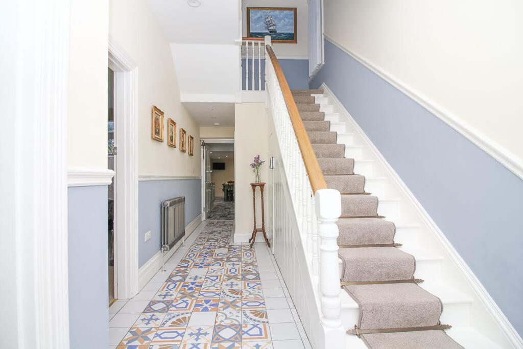 The House Luxury Super Mare *