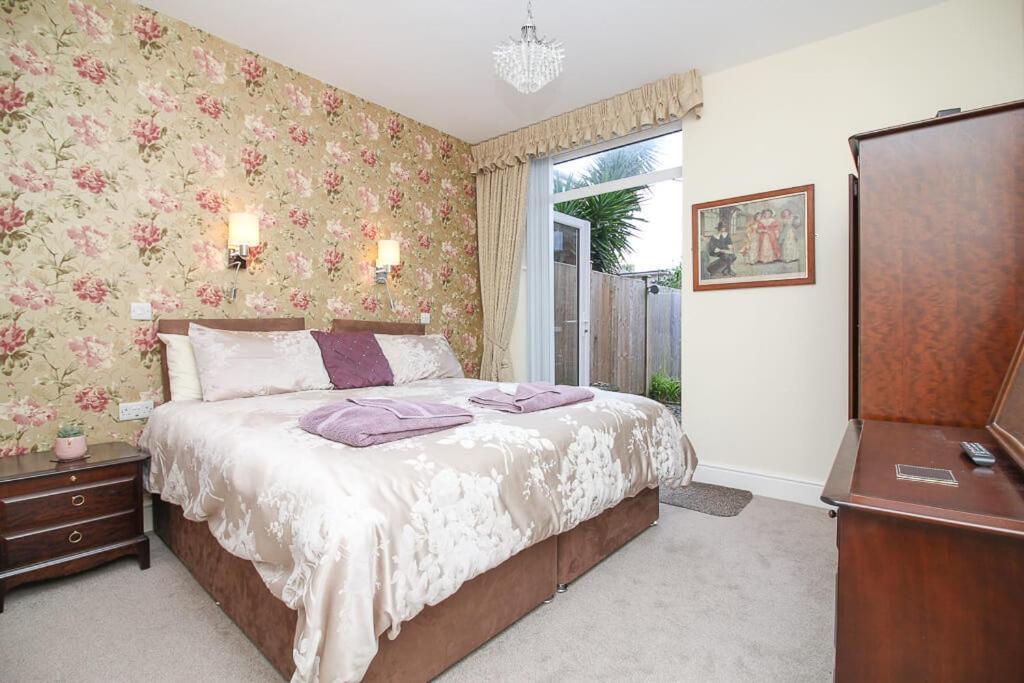 Holiday home The House Luxury Super Mare