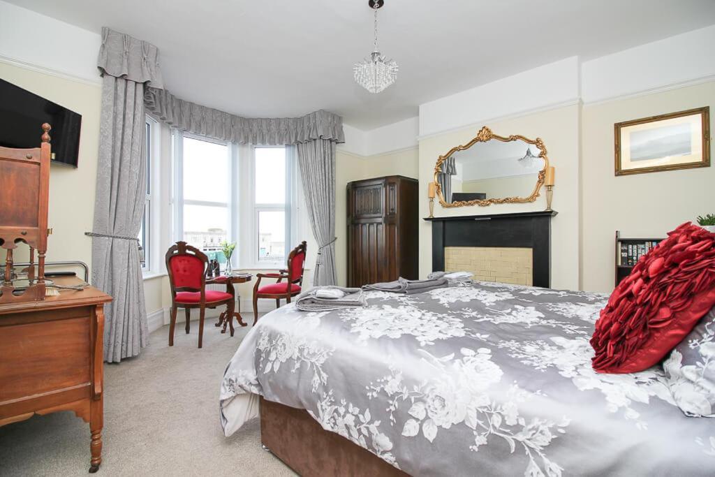 The House Luxury Super Mare *