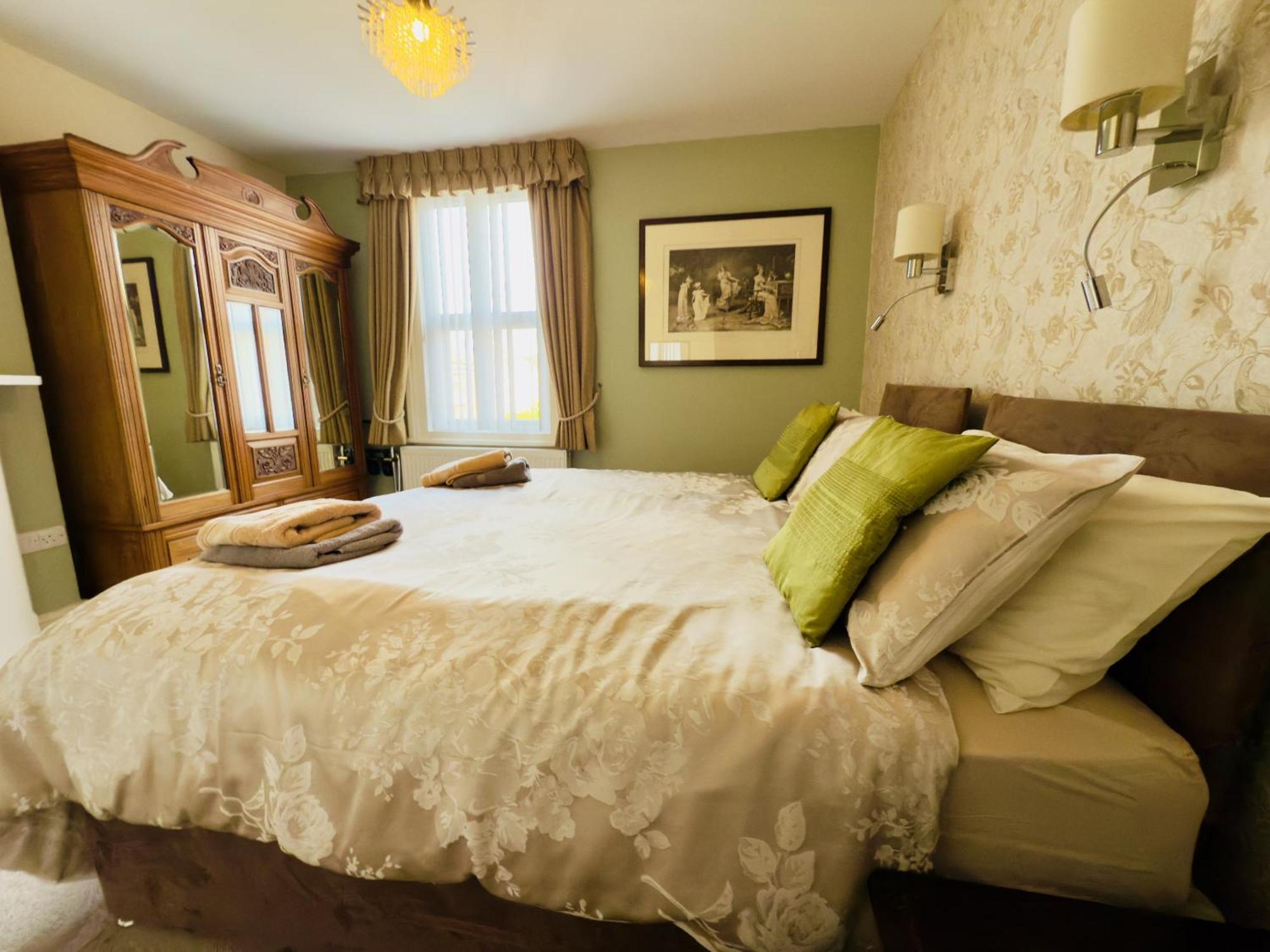 The House Luxury Super Mare