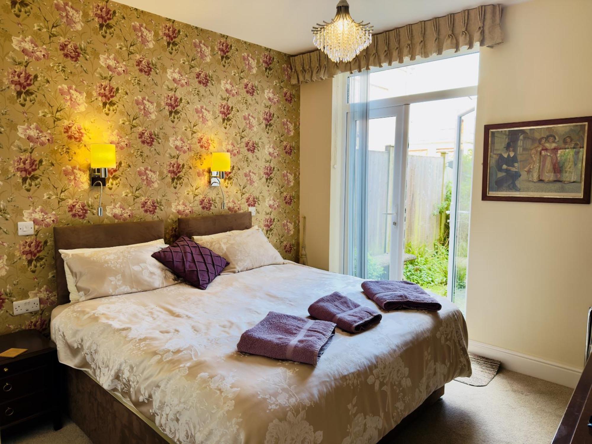The House Luxury Super Mare Holiday home *